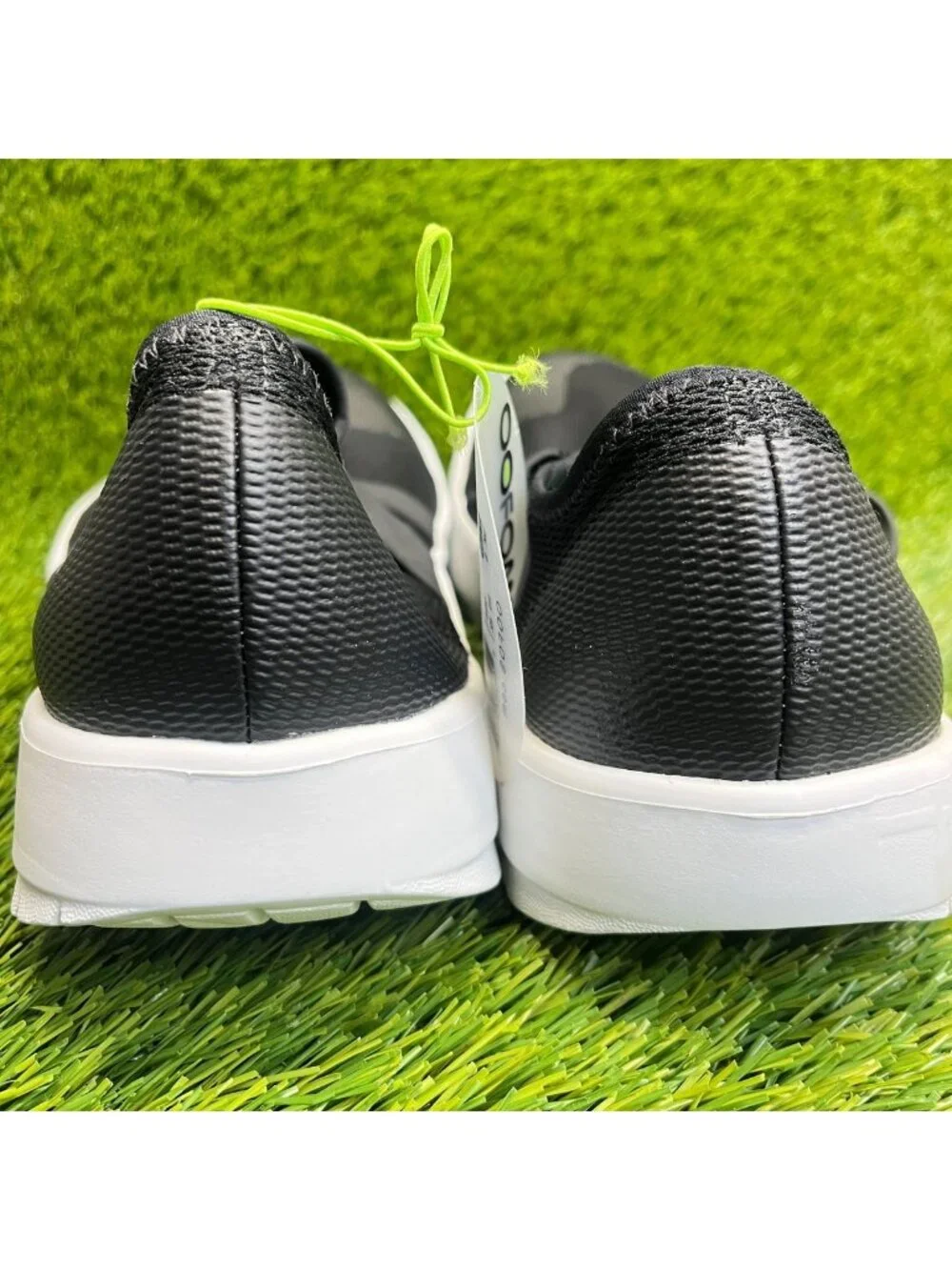 OOFOS OOmg Low Mens Size 9 Black White Casual Walking Slip On Recovery Shoes